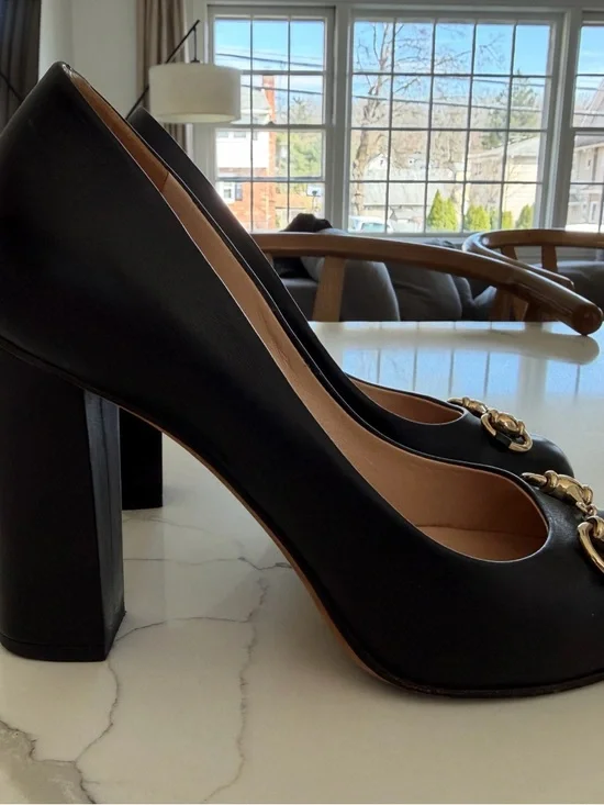 Gucci Black Leather Pump with Gold Horsebit Accent - Picture 5 of 8